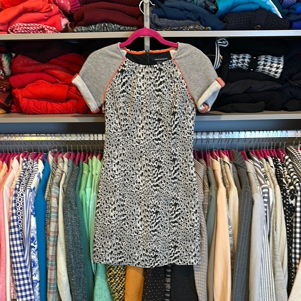 French Connection gray/black leopard print short sleeve dress size 6 NWOT